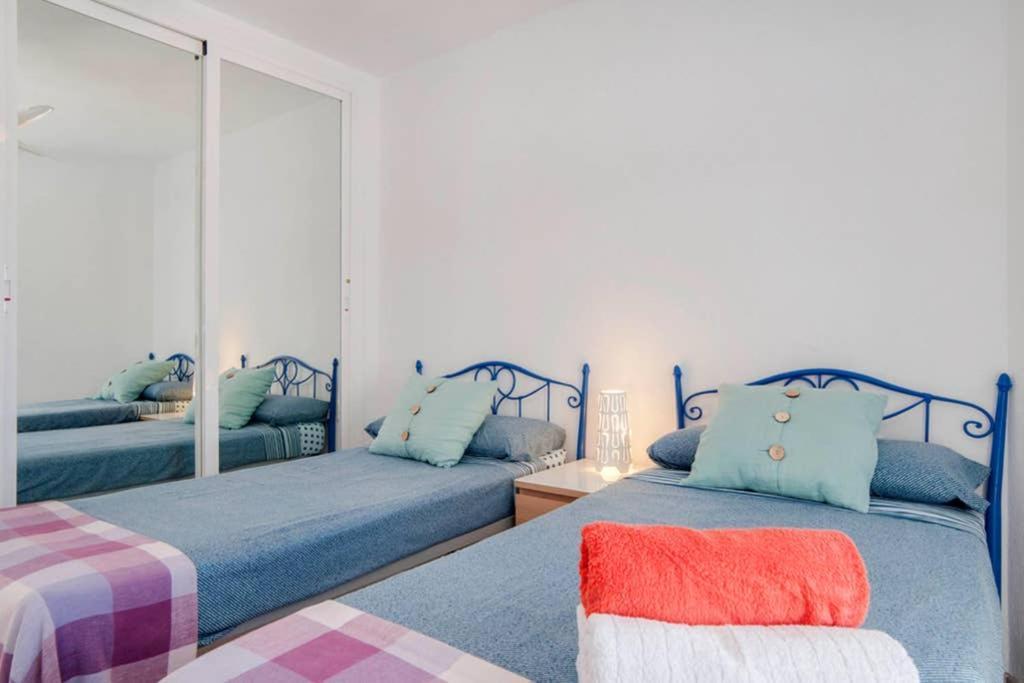 021 - Wonderful Beachfront Apartment With Stunning Sea Views Benalmádena Exterior foto