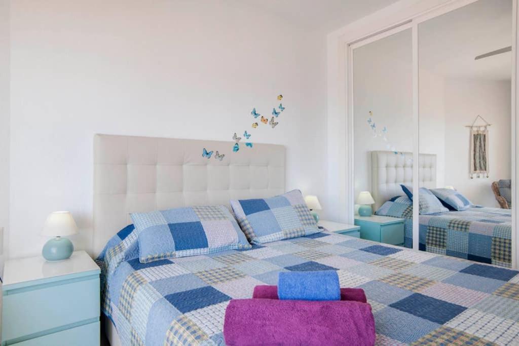 021 - Wonderful Beachfront Apartment With Stunning Sea Views Benalmádena Exterior foto