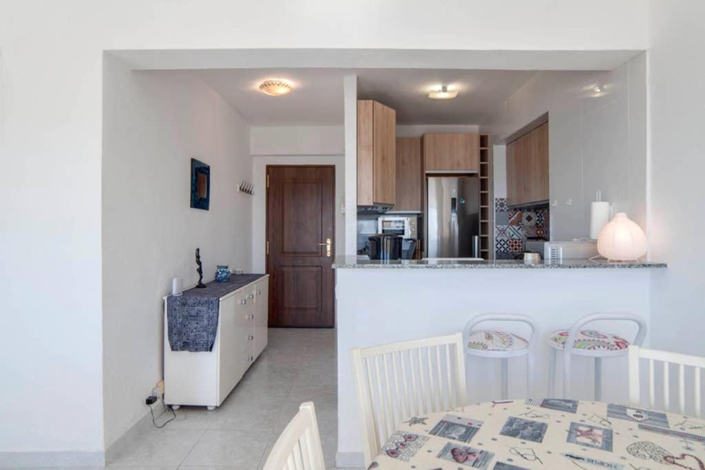 021 - Wonderful Beachfront Apartment With Stunning Sea Views Benalmádena Exterior foto
