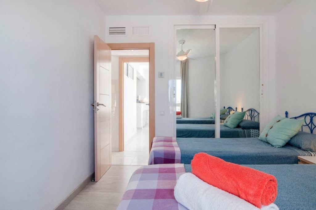 021 - Wonderful Beachfront Apartment With Stunning Sea Views Benalmádena Exterior foto