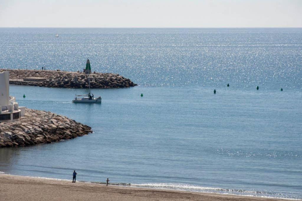 021 - Wonderful Beachfront Apartment With Stunning Sea Views Benalmádena Exterior foto