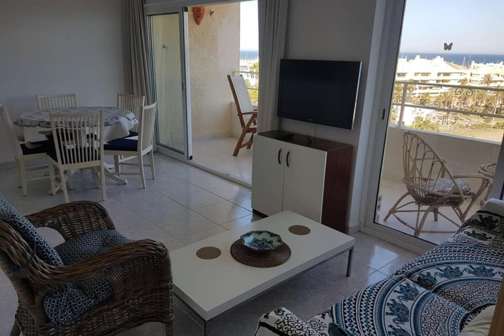 021 - Wonderful Beachfront Apartment With Stunning Sea Views Benalmádena Exterior foto
