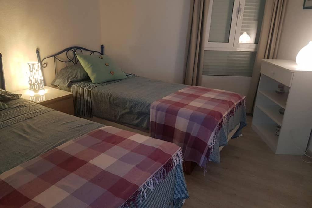 021 - Wonderful Beachfront Apartment With Stunning Sea Views Benalmádena Exterior foto