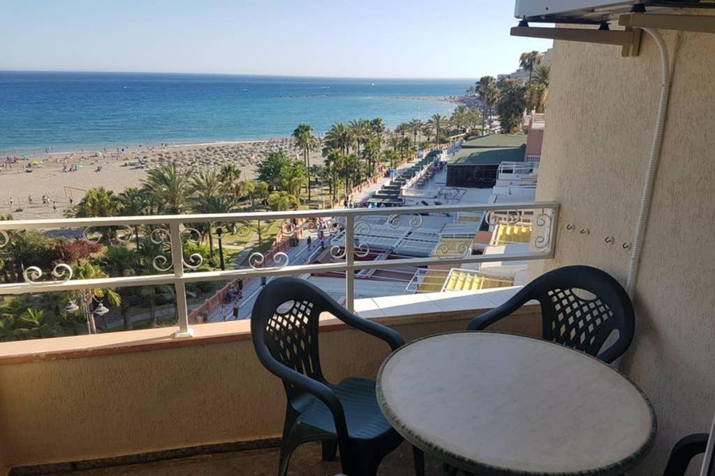 021 - Wonderful Beachfront Apartment With Stunning Sea Views Benalmádena Exterior foto