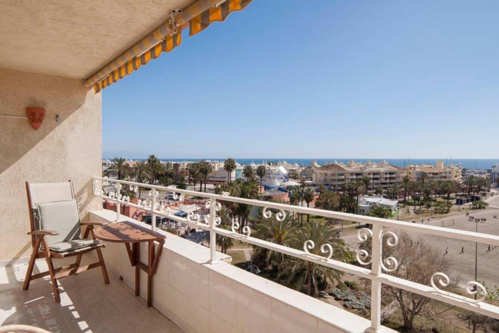 021 - Wonderful Beachfront Apartment With Stunning Sea Views Benalmádena Exterior foto