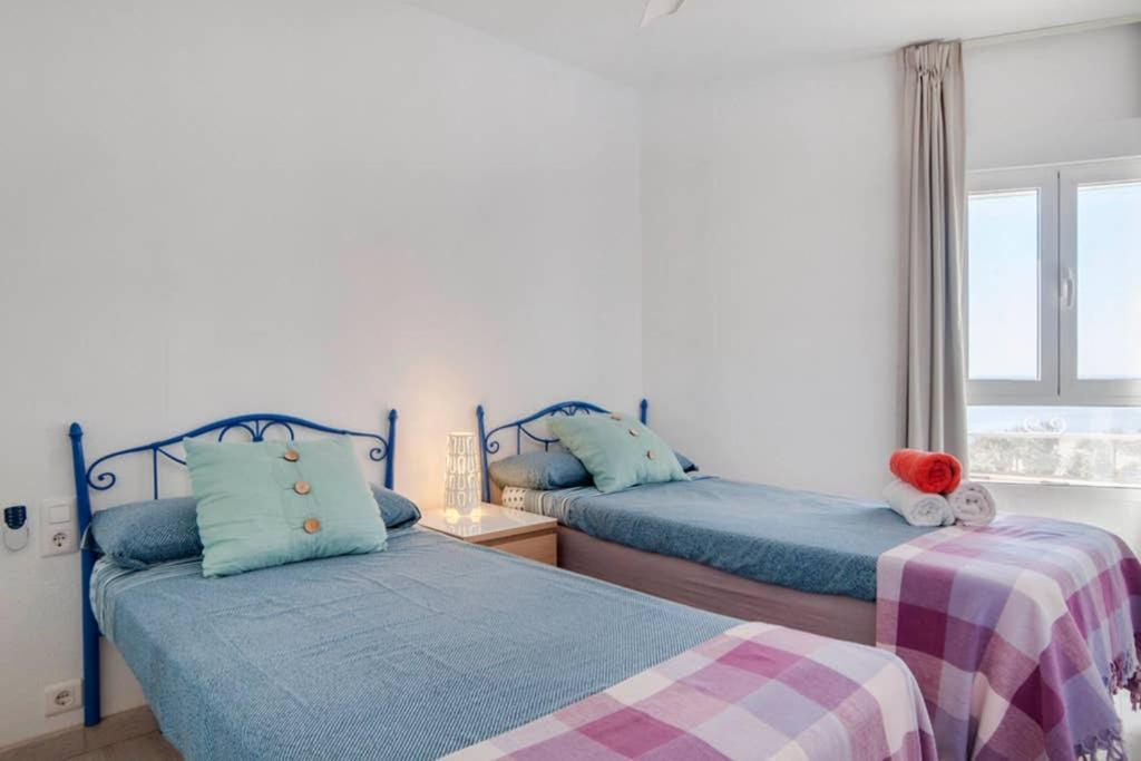 021 - Wonderful Beachfront Apartment With Stunning Sea Views Benalmádena Exterior foto