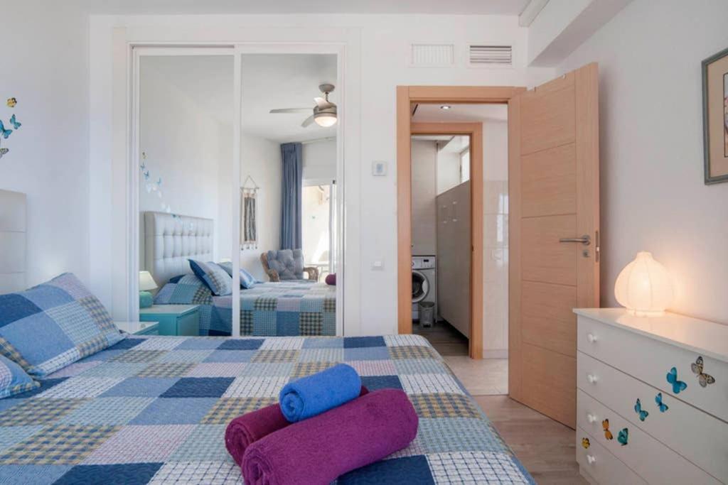 021 - Wonderful Beachfront Apartment With Stunning Sea Views Benalmádena Exterior foto