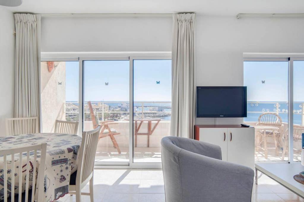 021 - Wonderful Beachfront Apartment With Stunning Sea Views Benalmádena Exterior foto